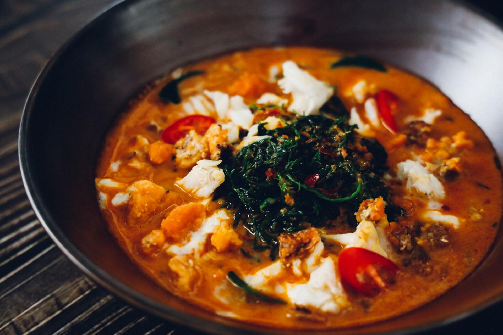 เมนู ร้าน สุก สุข โภชนา แกงคั่วเนื้อปู ใบชะคราม