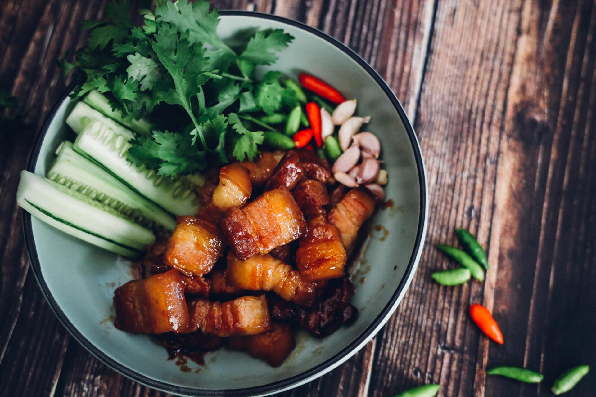 เมนู ร้านสุก สุข โภชนา สามชั้นนัวน้ำปลา